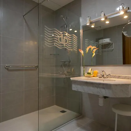 מלון Galicia Palace 4*